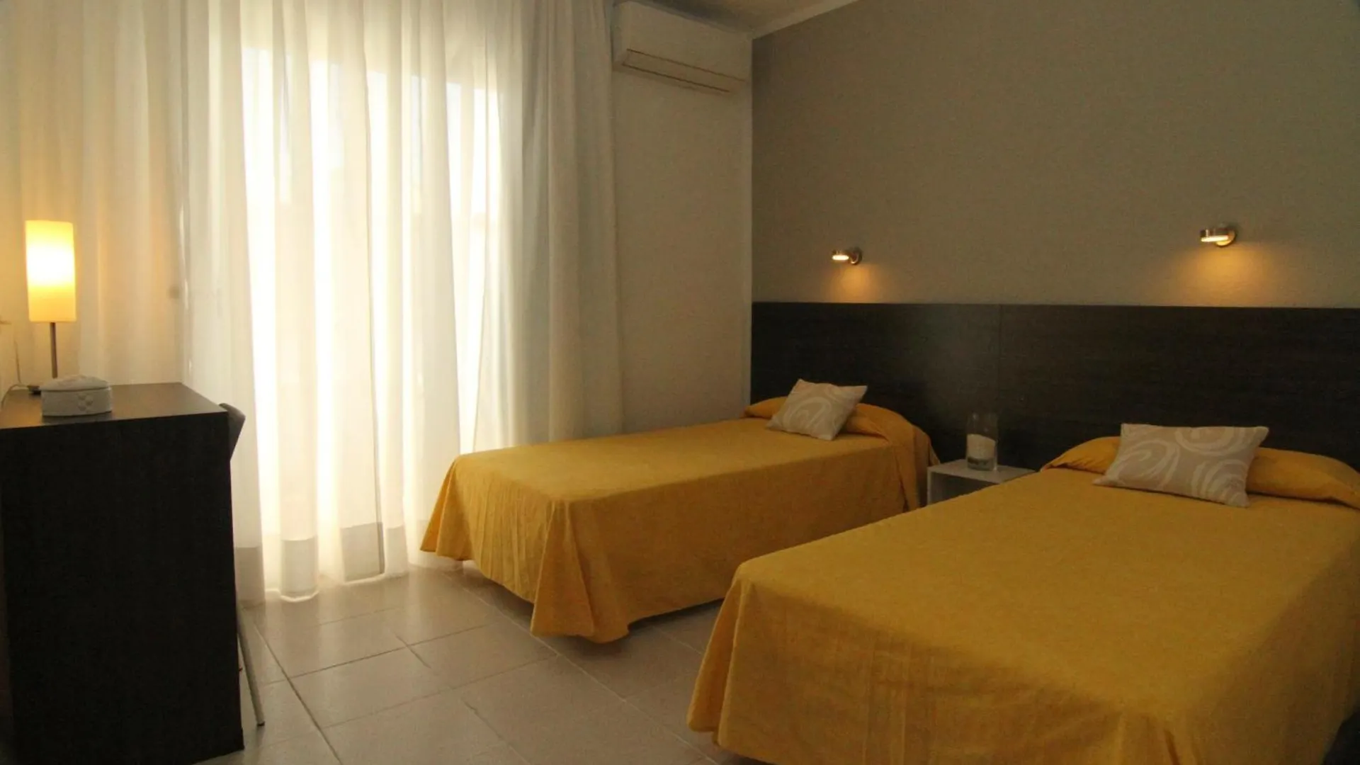 Hostal Tahiti Rs Salou