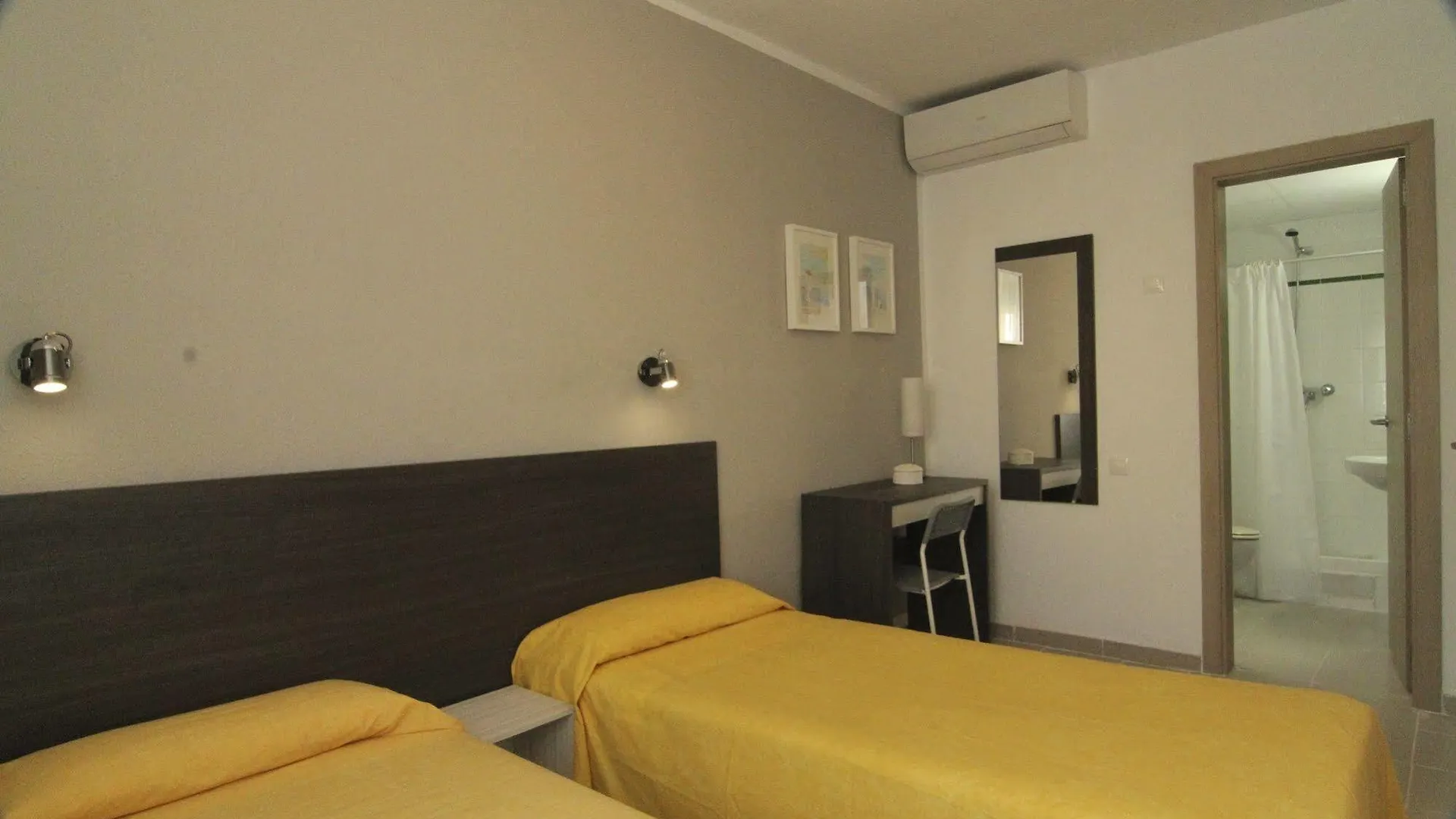 Hostal Tahiti Rs Salou 2*,